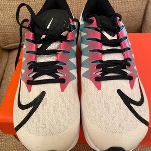 Nike  Zoom Rival Fly  size 7.  NEW IN BOX!